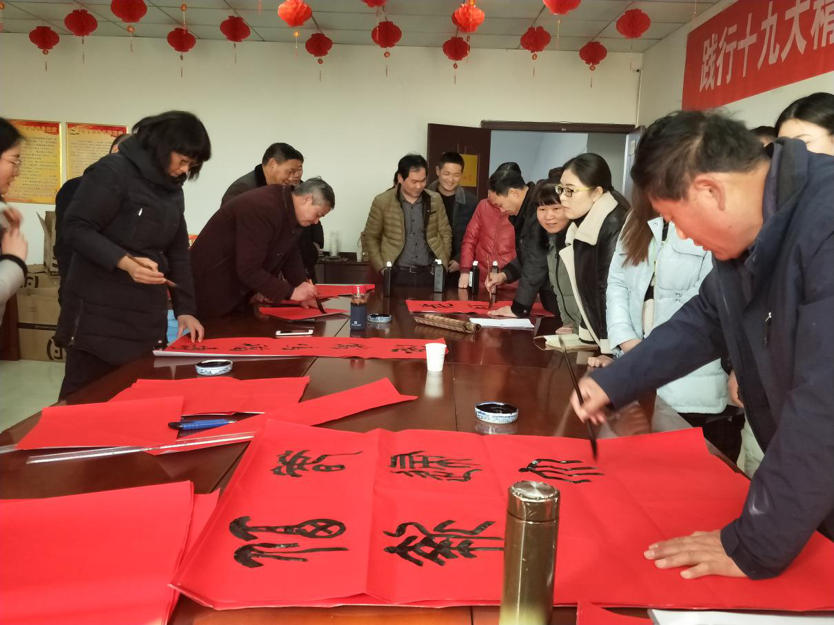 宿州经开区开展“践行十九大精神 迎新春送春联”活动3.png 宿州经开区开展“践行十九大精神 迎新春送春联”活动3.png
